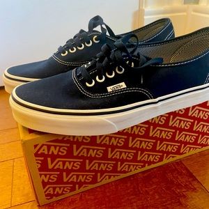 Men’s Vans Authentic size 9 new with box!